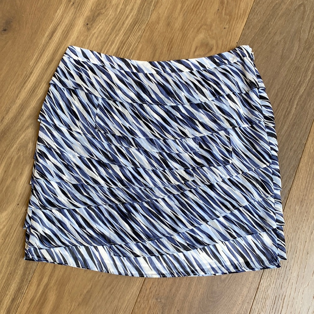 Beautiful shades of blue. Size 2. Poly Chiffon layered skirt. Lined. Side Zip.